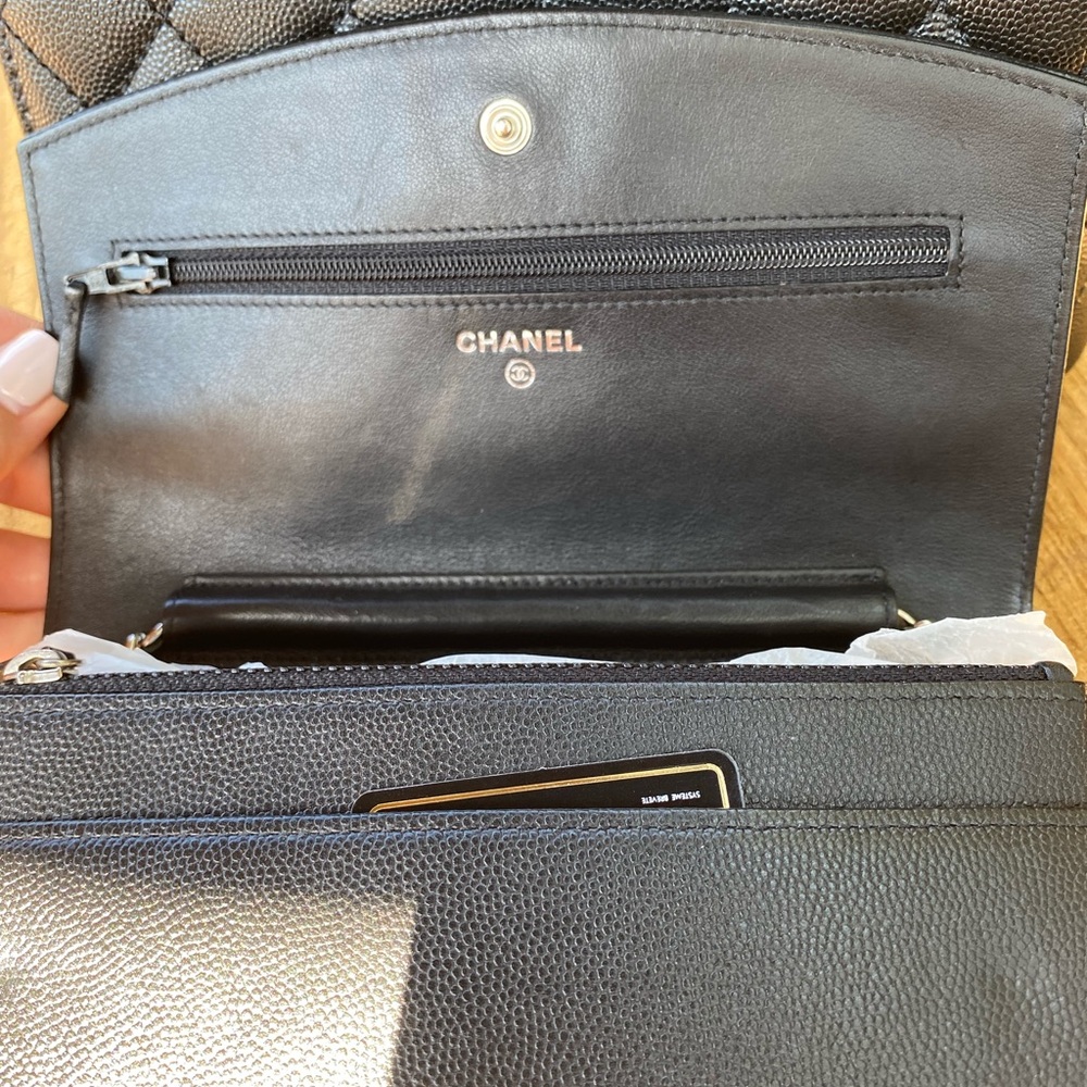 CHANEL Black Leather Chain Shoulder Bag with Silver-Tone CC - Picture 4 of 15